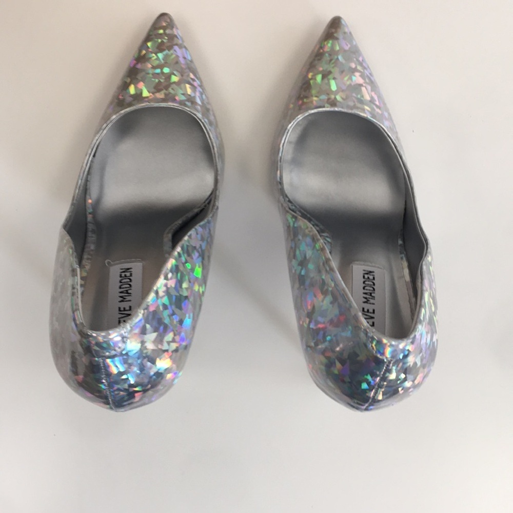 New Woman’s Steve Madden Hologram High Heels - Picture 5 of 6